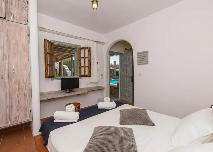 Peristeronas Village