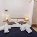 قرية بيريستيروناس Klouvas