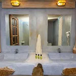 قرية بيريستيروناس فندق