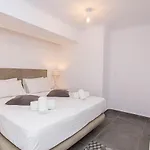 قرية بيريستيروناس فندق