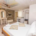 قرية بيريستيروناس