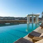 قرية بيريستيروناس