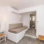 فندق قرية بيريستيروناس