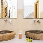 قرية بيريستيروناس فندق