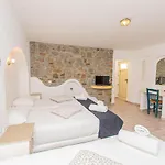 فندق قرية بيريستيروناس 3*