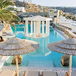 فندق قرية بيريستيروناس