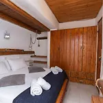 قرية بيريستيروناس