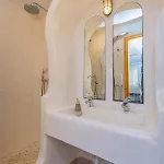 قرية بيريستيروناس Klouvas