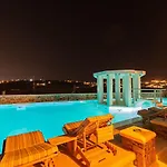 فندق قرية بيريستيروناس