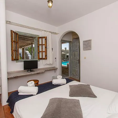 قرية بيريستيروناس