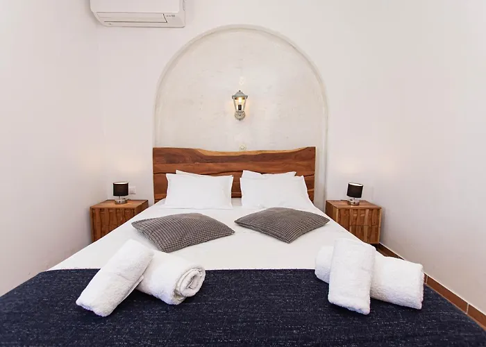 Peristeronas Village מלון