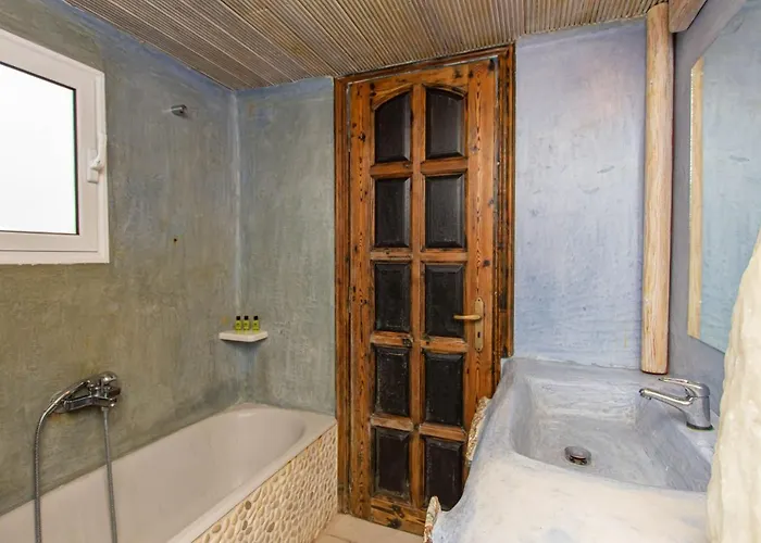 Peristeronas Village מלון 3*