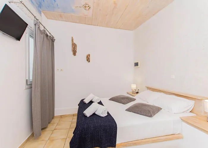 Peristeronas Village מלון Klouvas