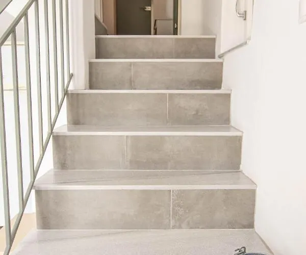 Peristeronas Village מלון