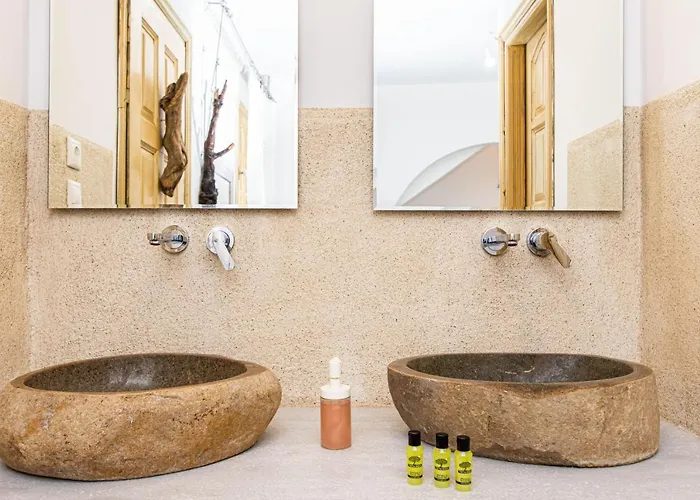 Peristeronas Village מלון