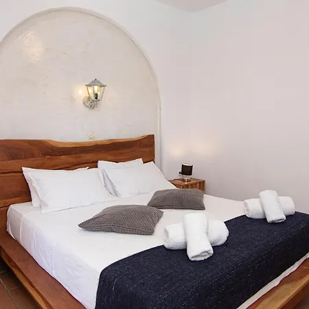 派李斯特洛纳斯村公寓 3*