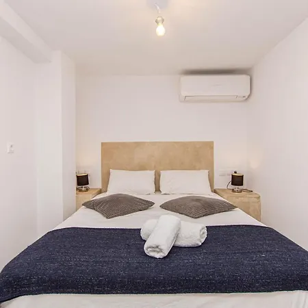 派李斯特洛纳斯村公寓 酒店 克洛瓦斯