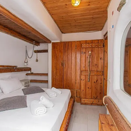 Peristeronas Village 3* 클라우바스