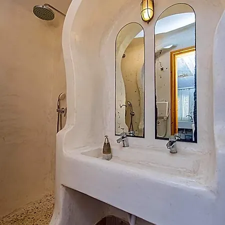 Peristeronas Village 3* Klouvas
