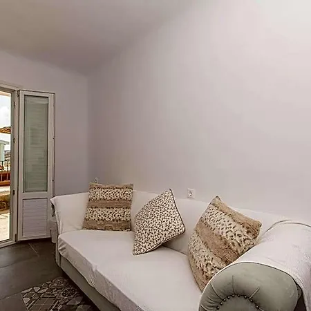 Peristeronas Village Hotel