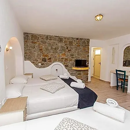 Peristeronas Village Hotel