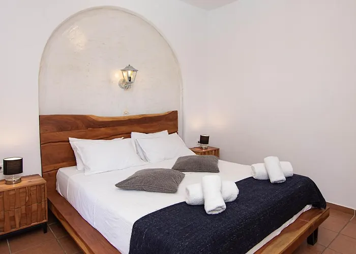 Peristeronas Village 3*