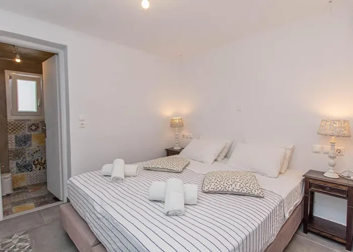 Peristeronas Village Отель