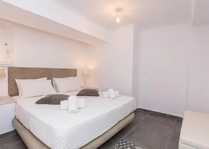 Peristeronas Village Hotel