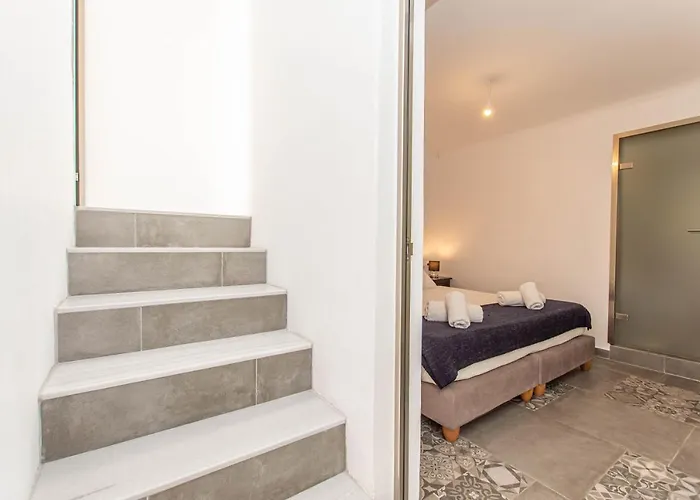 Отель Peristeronas Village