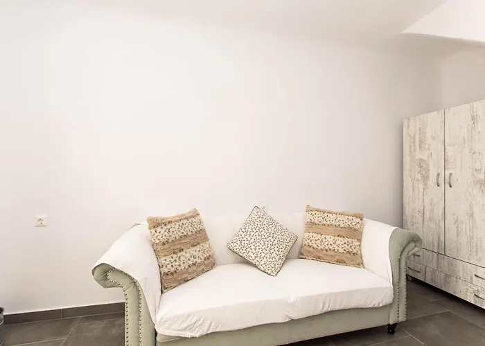 Peristeronas Village Отель