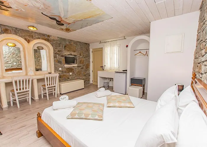 قرية بيريستيروناس