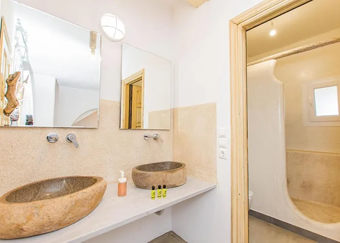 قرية بيريستيروناس