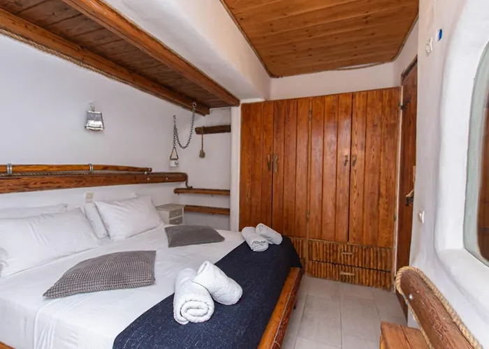 قرية بيريستيروناس