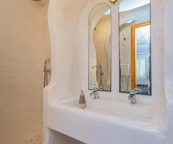 قرية بيريستيروناس Klouvas