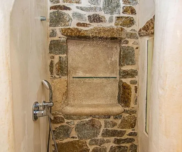 قرية بيريستيروناس