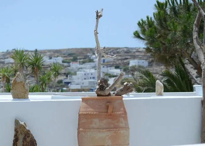 فندق قرية بيريستيروناس 3*